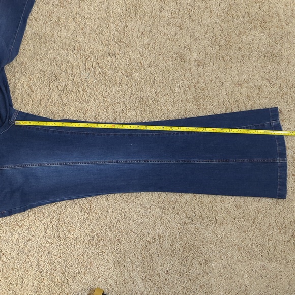 G.I.L.I Flared Jeans - Women's Size 12 Slit Back Front Seam Medium Wash - Picture 14 of 14